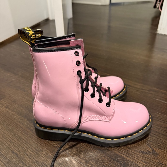 Dr. Martens 1460 Light Pink Patent Leather Lace Up Combat Boots Size 7 - Picture 2 of 4